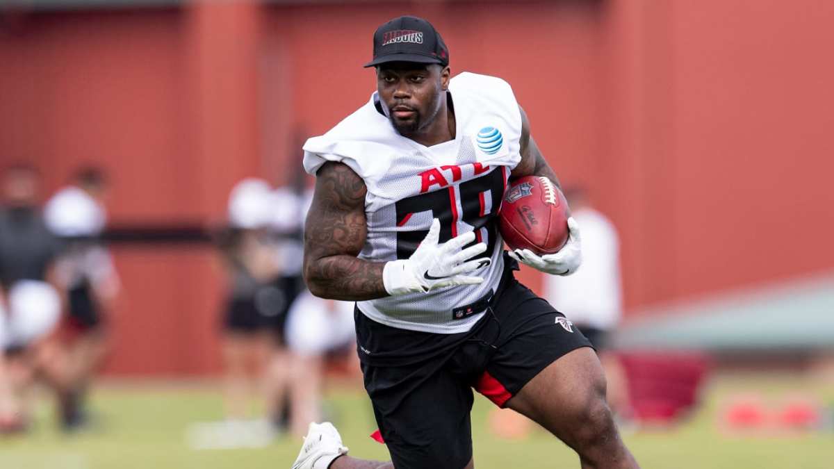 Mike Davis will try to latch on with the Ravens. 